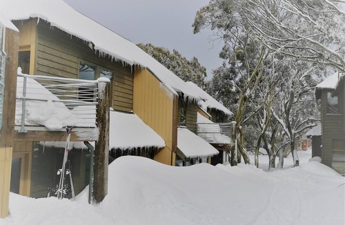 Hotham Heights Ski Chalet | Hotham Mountain Escape – Sun Run (Chalet #3).