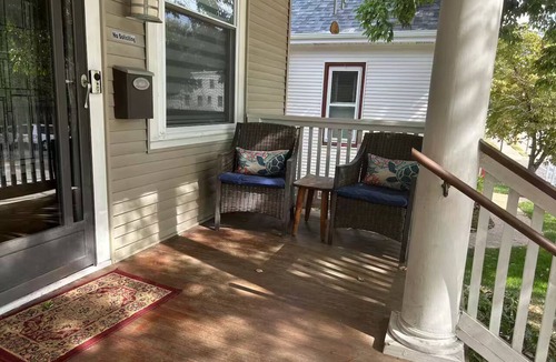 St. Charles House | HotTub-2br2b-near Historic Main Street