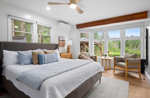 Glen Arbor House | Hottub After Dune Delight 5BR Home River Kayaks Beaches