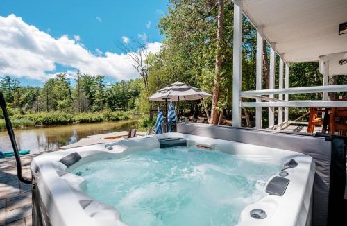 Glen Arbor House | Hottub After Dune Delight 5BR Home River Kayaks Beaches