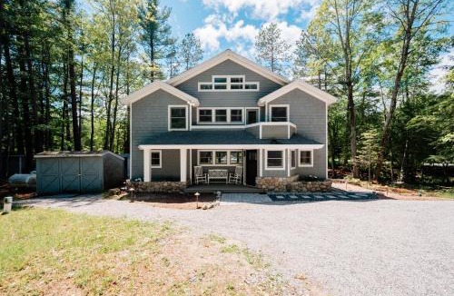 Glen Arbor House | Hottub After Dune Delight 5BR Home River Kayaks Beaches