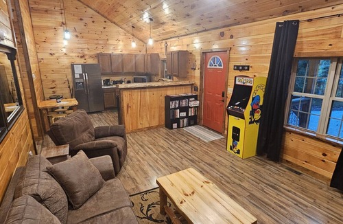 Saint Helens Cabin | HotTub, Arcade | Red River Gorge