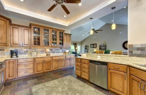 Branson House | HOTTUB💦CornHole🎱POOLTABLE🔥Pit LAKE🎣SHOWS🎸GOLF⛳️SHOP