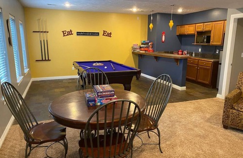 Branson House | HOTTUB💦CornHole🎱POOLTABLE🔥Pit LAKE🎣SHOWS🎸GOLF⛳️SHOP