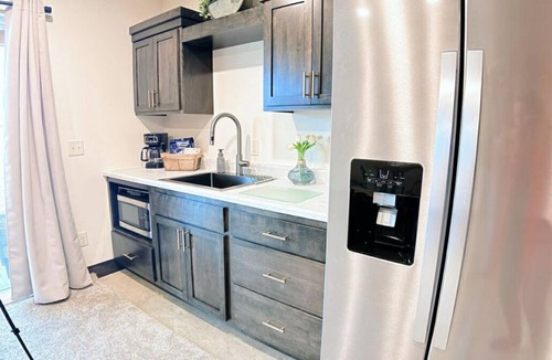 Renner Apartment | Hottub | Covered Patio| Modern Rustic 2BD Retreat