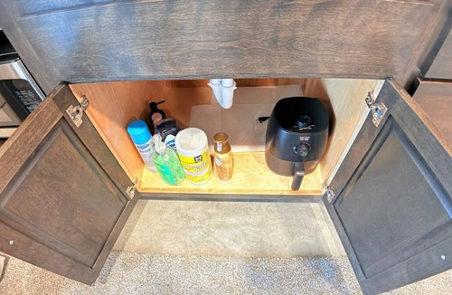 Renner Apartment | Hottub | Covered Patio| Modern Rustic 2BD Retreat