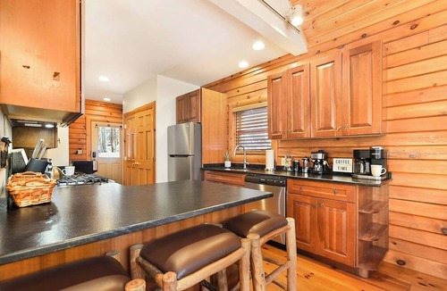 Thayerville Cabin | HotTub-FirePit-8MintoWisp-Arcade-4BD-NoCleaningFee