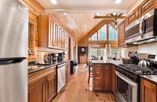 Thayerville Cabin | HotTub-FirePit-8MintoWisp-Arcade-4BD-NoCleaningFee
