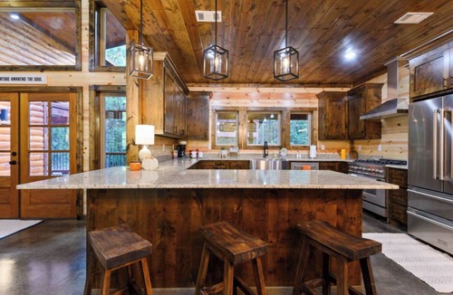 Broken Bow Cabin | HotTub/FirePit/GameRm/Deck/ForestViews/3 King Beds