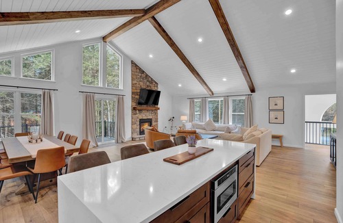 Blakeslee House | HotTub,FirePit,GameRoom,10Mins2JackFrostBigBoulder