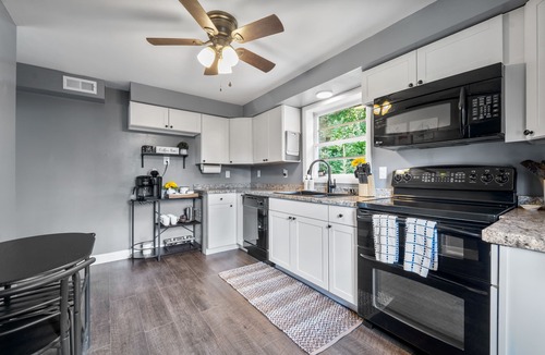 Linden House | 🔥 Hottub + 🐕 friendly + 🏔️ view + Skyline Dr + Wineries