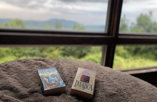 Linden House | 🔥 Hottub + 🐕 friendly + 🏔️ view + Skyline Dr + Wineries