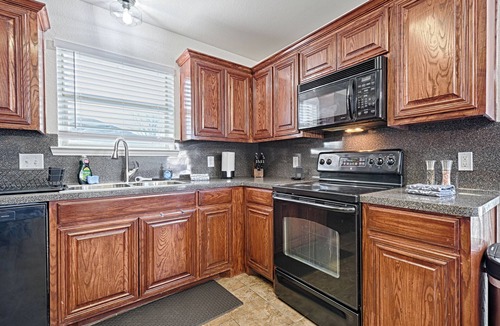 Burleson House | HotTub, GameRoom, 20Min to Dickies Arena, Firepit!