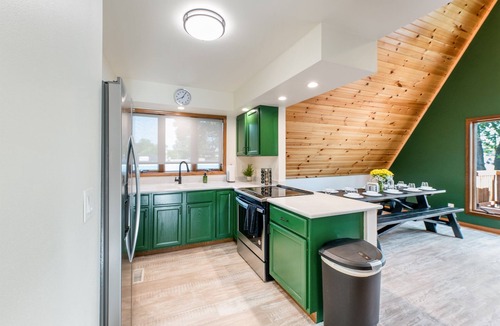 Newville House | HotTub/Kayaks/Arcade Your Dream Vacay Starts Here