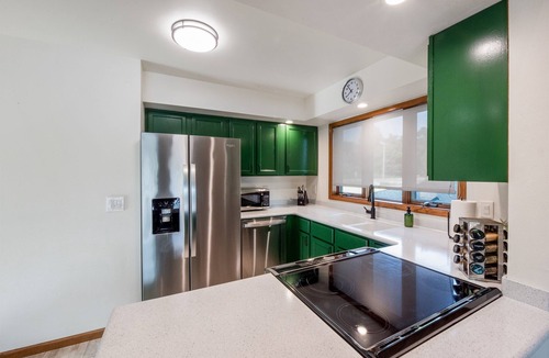 Newville House | HotTub/Kayaks/Arcade Your Dream Vacay Starts Here