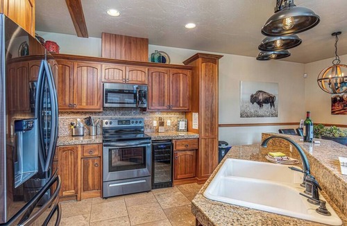 Purgatory Condo | HotTub Luxury Elkpoint True Ski In/out Family Pets