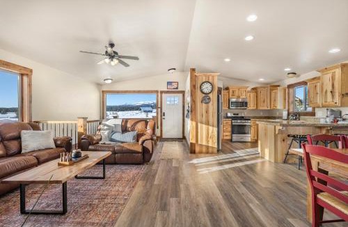 Island Park House | Hottub Mountain Views Atv Trails Trailer Parking