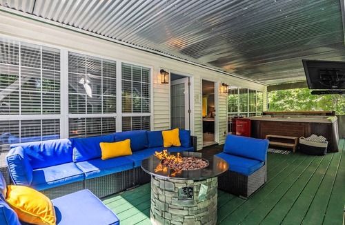 Smithville House | HotTUB+Sauna, Arcade, FREE Kayaks+ Lake Access | BEACHY Area Ramp | Sleeps 17