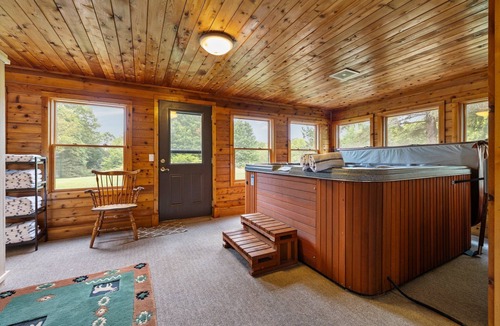 Bellaire House | HotTub|Sauna|Pool Pass|Games|FirePit|Pets|Family