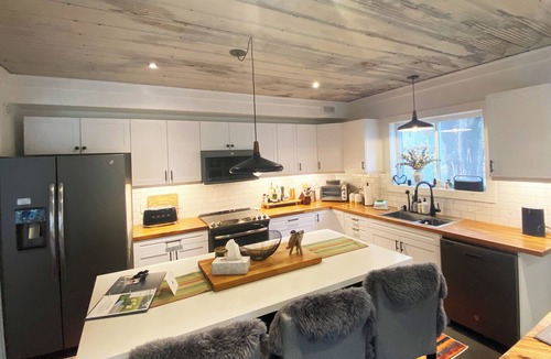 Bracebridge House | HotTub Sauna Waterfront PacMan Table Pets OK Fireplace Firepit 5 Star Location