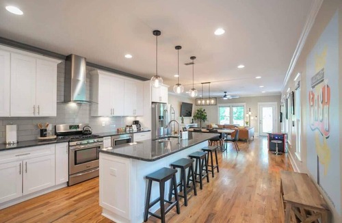 Inglewood Condo | HotTUBOasis-PATIO-Arcade-NEAR Dwtn- Parking!