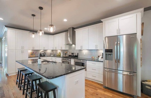 Inglewood Condo | HotTUBOasis-PATIO-Arcade-NEAR Dwtn- Parking!