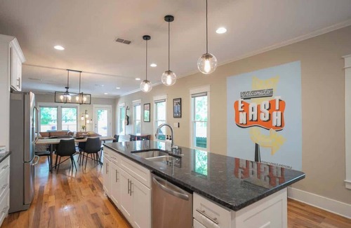 Inglewood Condo | HotTUBOasis-PATIO-Arcade-NEAR Dwtn- Parking!