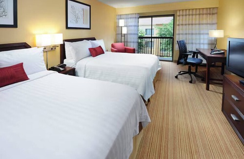 Southeast Houston Hotel | HOU Airport 2 Double Studio w/Pool, Gym