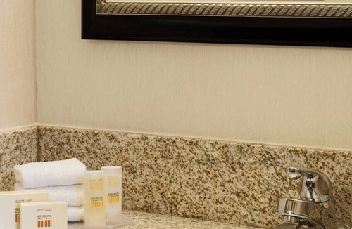 Southeast Houston Hotel | HOU Airport 2 Double Studio w/Pool, Gym