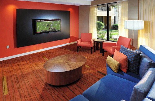Southeast Houston Hotel | HOU Airport King Studio w/Pool, Gym