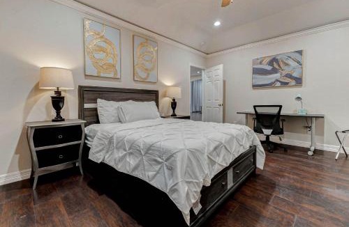 Houston House | HOU Escape - Spacious 4 Gathering, 17 Min Downtown