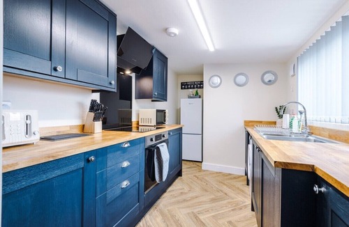 Bromley Cross House | Hough House - 4 bedrooms & spacious