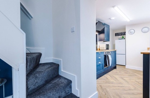 Bromley Cross House | Hough House - 4 bedrooms & spacious