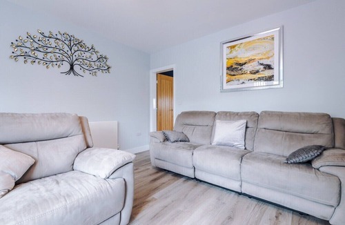 Bromley Cross House | Hough House - 4 bedrooms & spacious