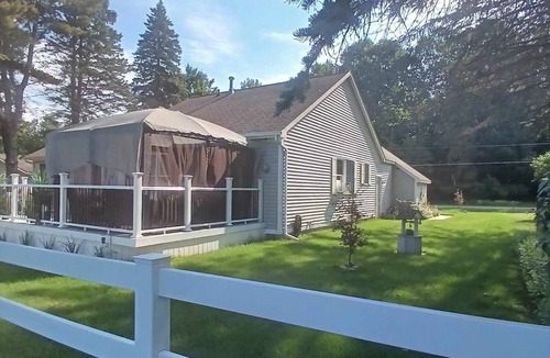 Prudenville House | Houghton Haven Lake access or Golf fun