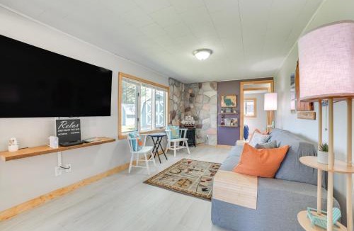 Houghton Lake House | Houghton Lake Cottage w/Patio: Walk to Waterfront