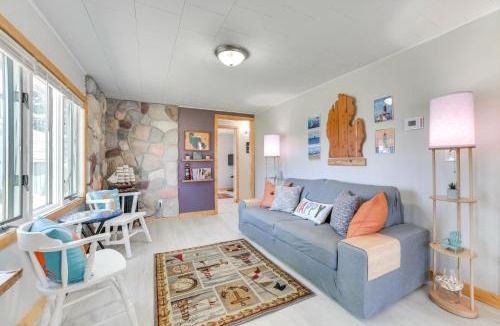 Houghton Lake House | Houghton Lake Cottage w/Patio: Walk to Waterfront