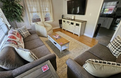 Northport House | Houndstooth Hideaway - Minutes to UA & Bryant Denny - Quiet, Stylish Home