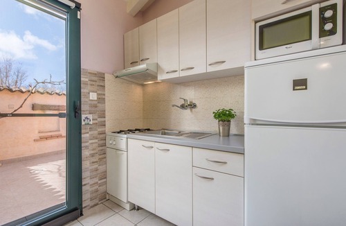 Kukci Apartment | Hous bungalow Lavendel with pool in Porec
