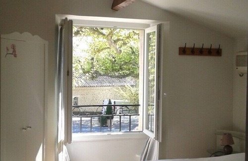 Venterol House | House under the plane trees