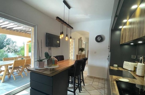 Saint-Saturnin-les-Avignon House | House