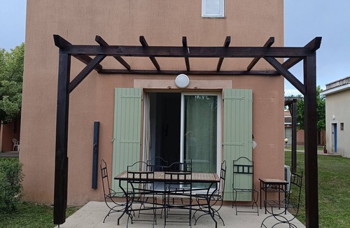 Saint-Saturnin-les-Avignon House | House in vacation residence 5 min from avignon