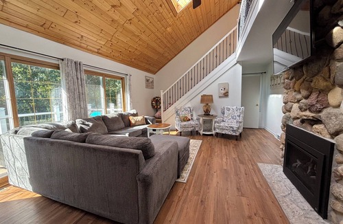 Honey Creek House | House - 1 minute to Alpine Valley Ski Hill. 5 acres with fireplace