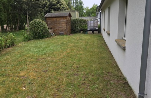 Lingreville House | House 10 min walk from the beach, comfortable, bright with south-facing garden