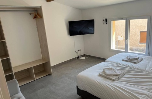 Satolas-et-Bonce House | House 10 with 1 bedroom lechaffardcom