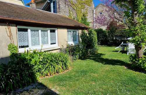 Luc-sur-Mer Apartment | House 100 m from the sea.