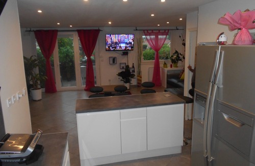 Meyzieu Apartment | House 15 mins from Lyon, tramway oriented