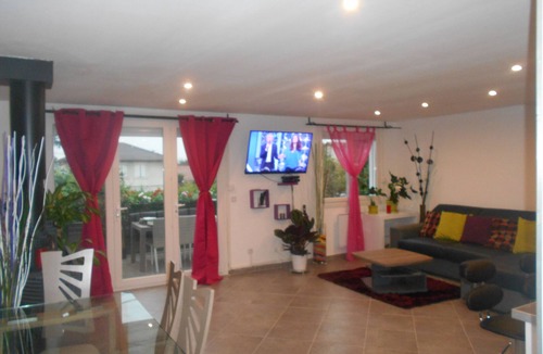 Meyzieu Apartment | House 15 mins from Lyon, tramway oriented