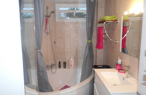 Meyzieu Apartment | House 15 mins from Lyon, tramway oriented