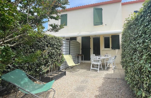 Bretignolles-sur-Mer House | House 150m from beach, 2 bedrooms, pool & WiFi, parking